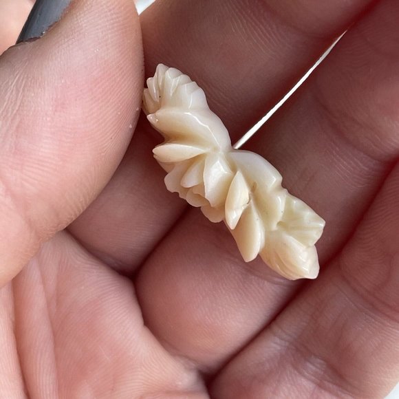 Antique - Vintage Hand Carved Skin Toned Coral Rose Flower Rosette Carving - Picture 3 of 9